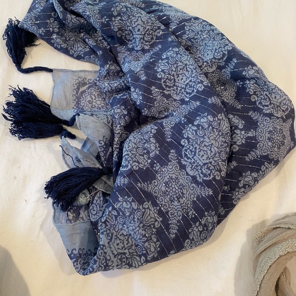 Variety of Scarves - Picture 3 of 6